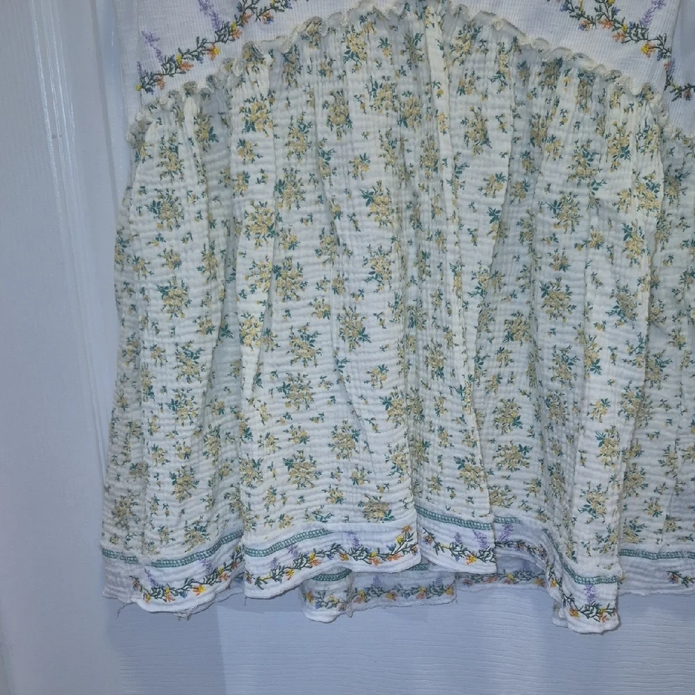 POL White Floral Embroidered Blouse - Picture 4 of 15